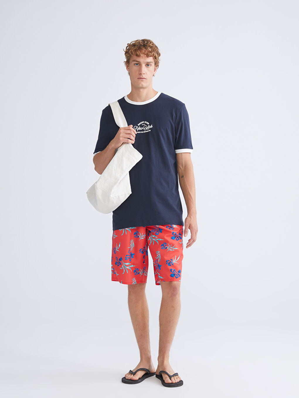 Mercan Diz Hizası Boy Desenli Erkek Deniz Şortu