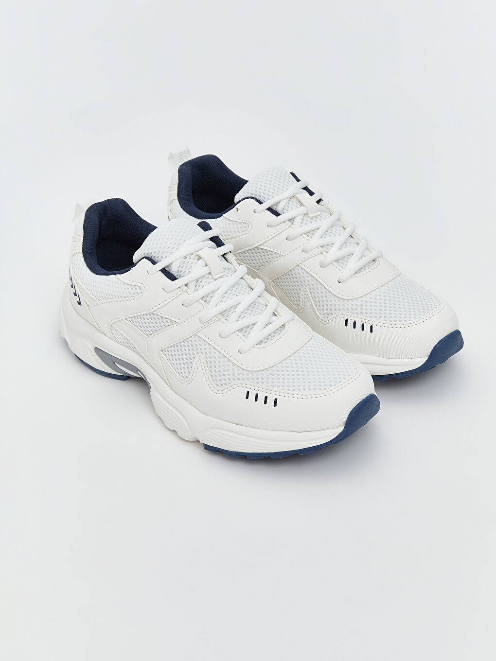 Beyaz Bağcıklı Kadın Spor Ayakkabı