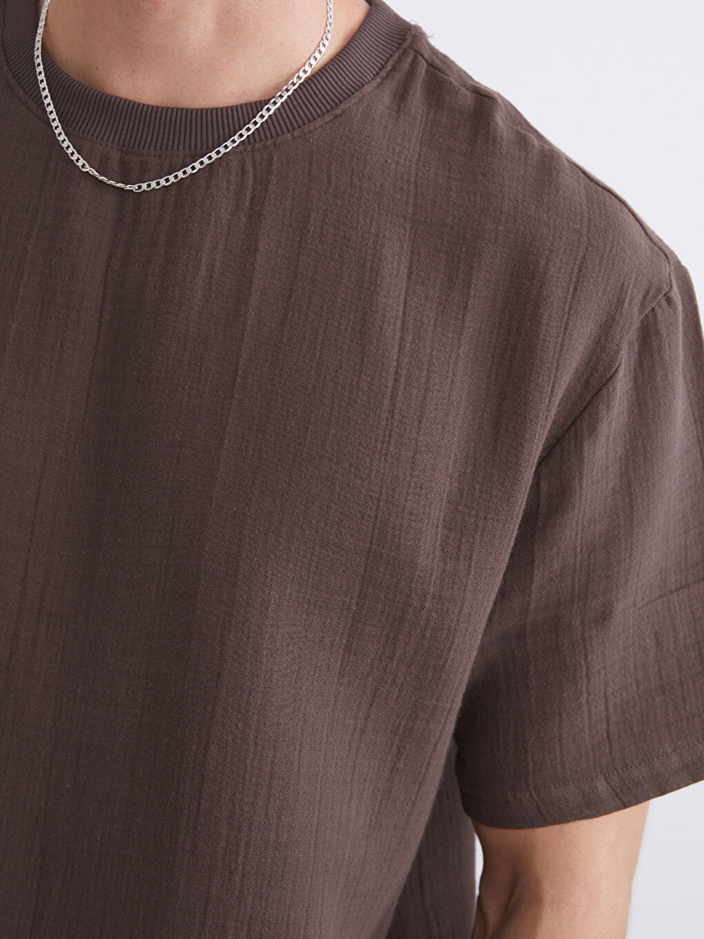 Kahverengi Bisiklet Yaka Müslin Erkek Tişört-2