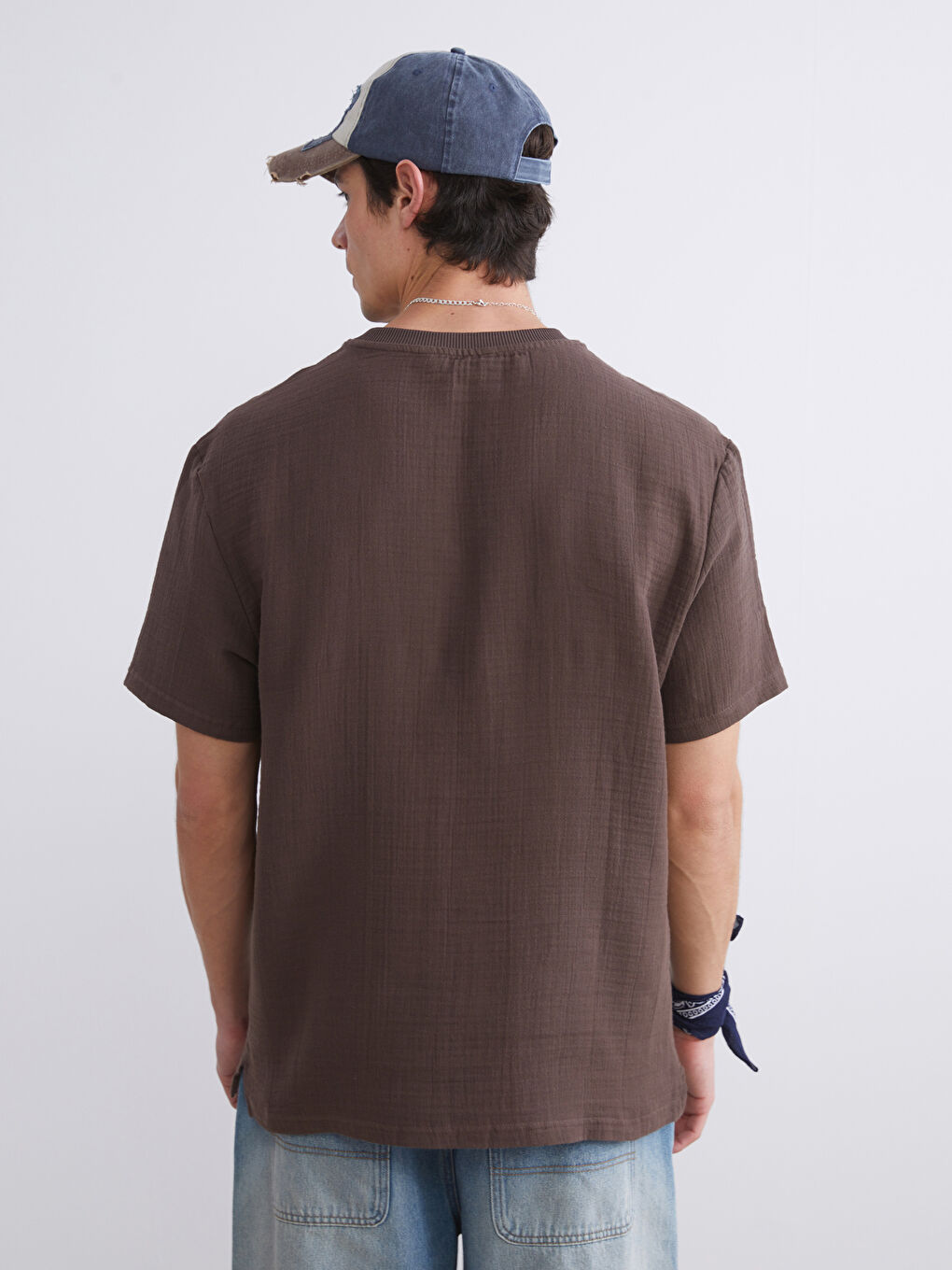 Kahverengi Bisiklet Yaka Müslin Erkek Tişört-3