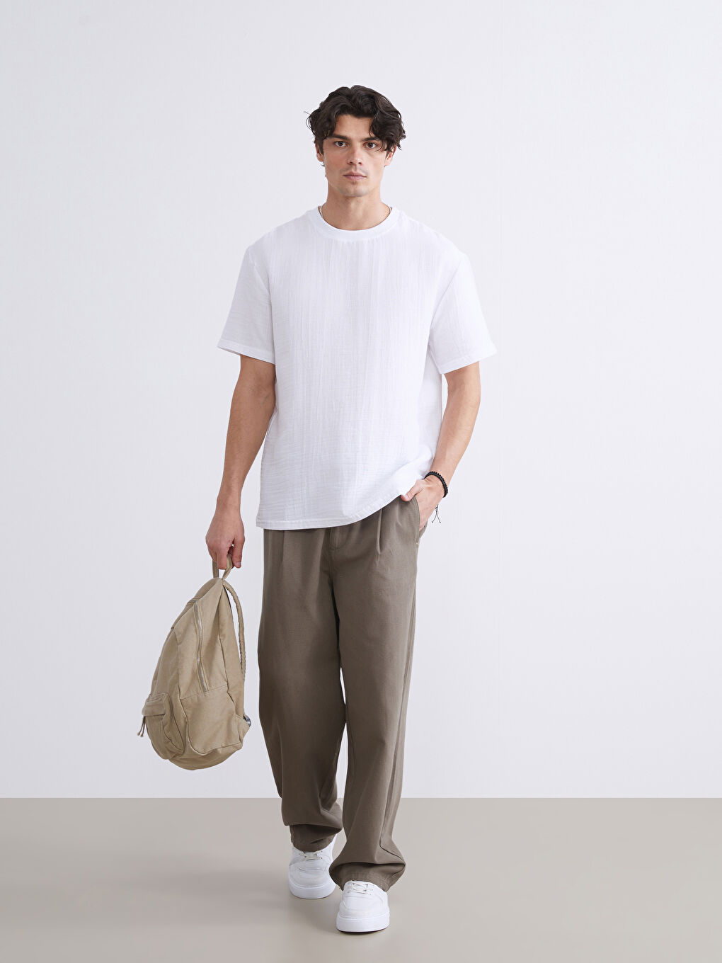 Beyaz Bisiklet Yaka Müslin Erkek Tişört-1