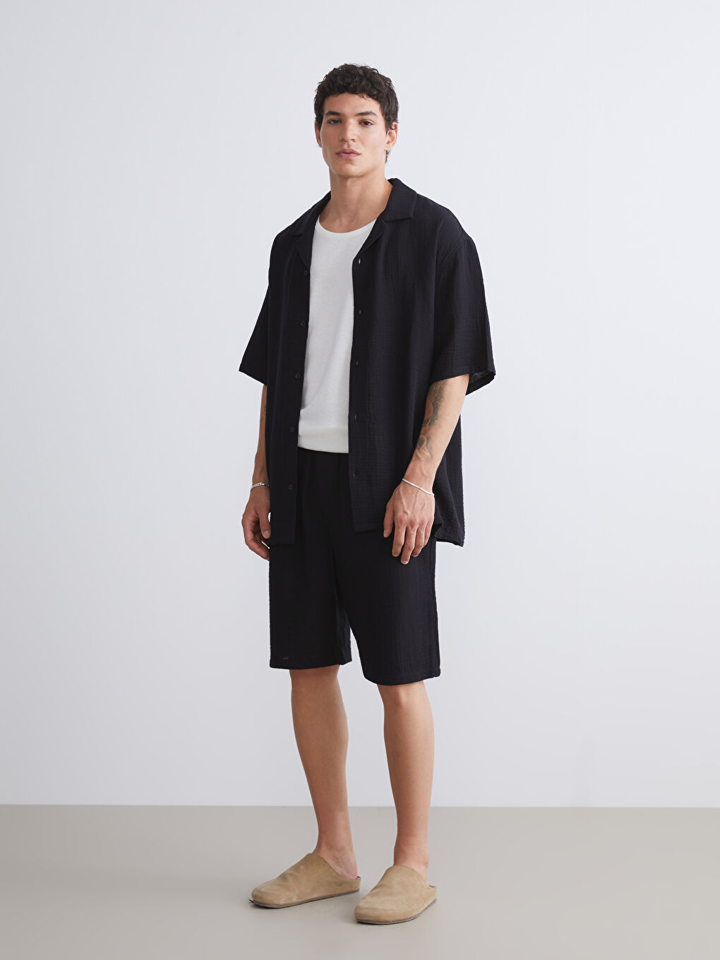 Siyah Rahat Kalıp Müslin Erkek Şort