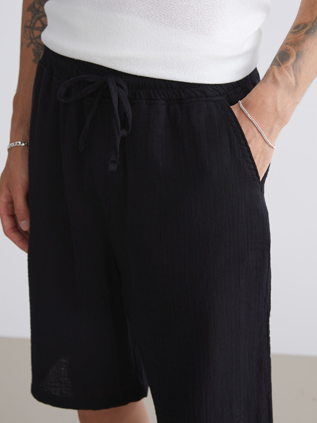 Siyah Rahat Kalıp Müslin Erkek Şort-5