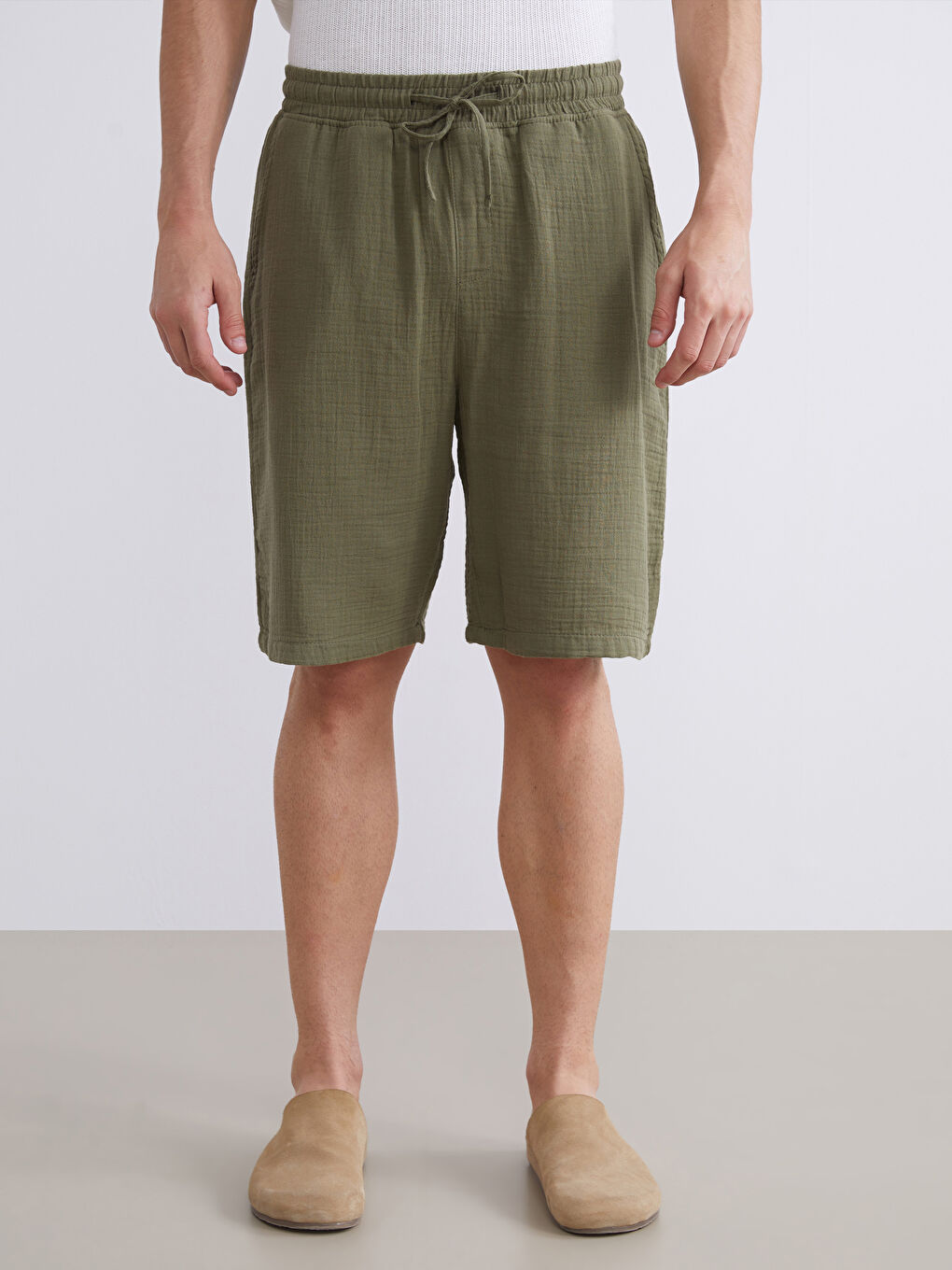 Haki Rahat Kalıp Müslin Erkek Şort-1