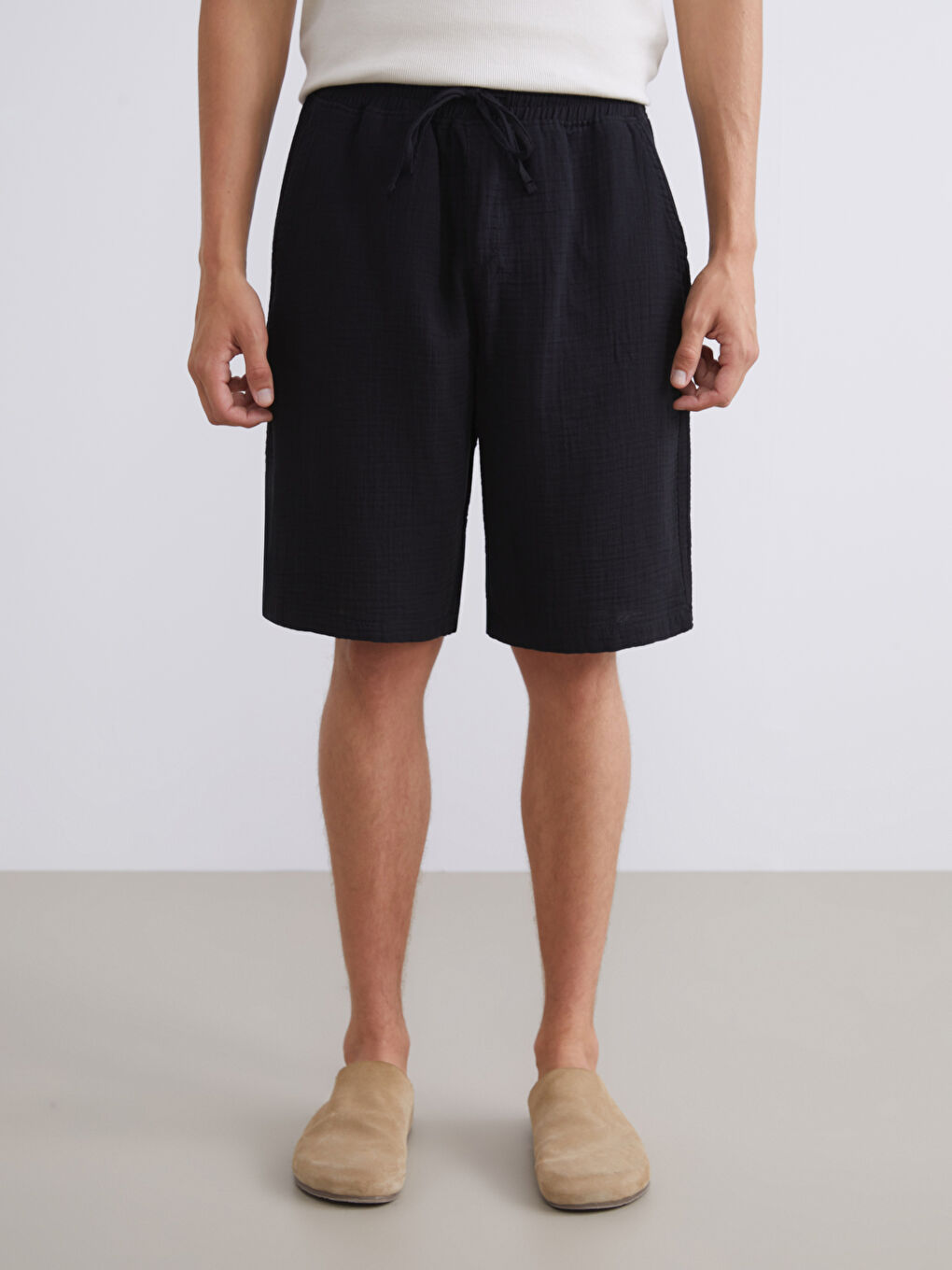 Siyah Rahat Kalıp Müslin Erkek Şort-2