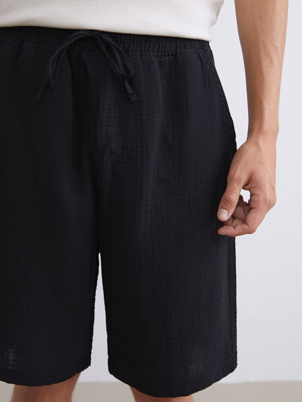 Siyah Rahat Kalıp Müslin Erkek Şort-4