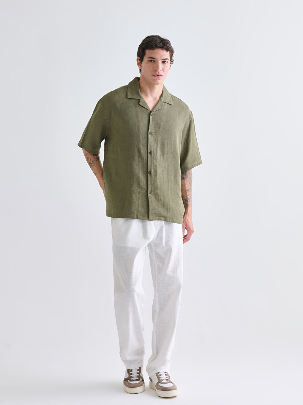 Haki Rahat Kalıp Resort Yaka Kısa Kollu Müslin Erkek Gömlek-1