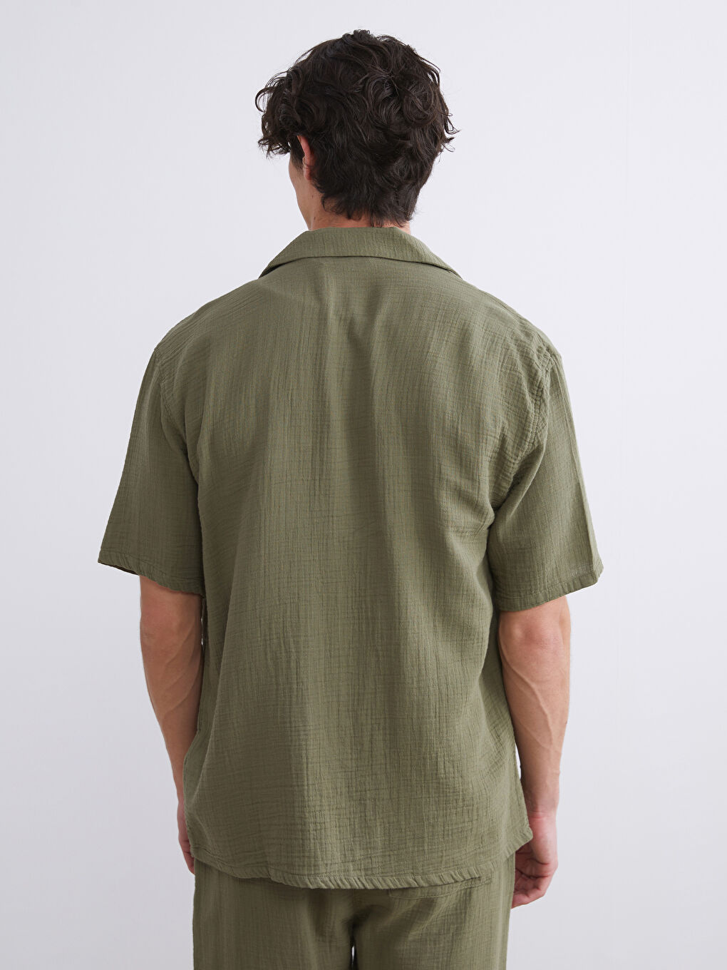 Haki Rahat Kalıp Resort Yaka Kısa Kollu Müslin Erkek Gömlek-3