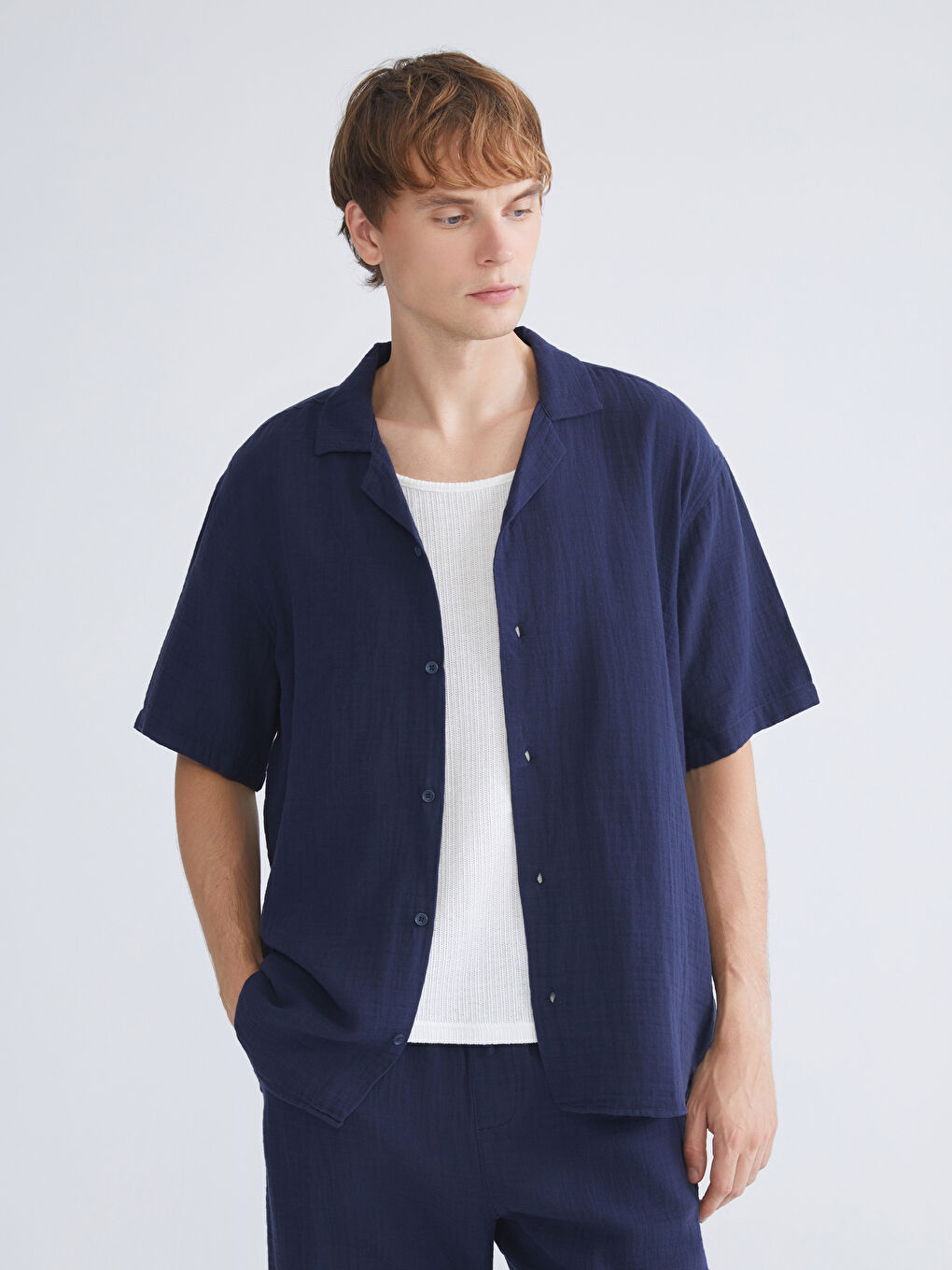 Lacivert Rahat Kalıp Resort Yaka Kısa Kollu Müslin Erkek Gömlek