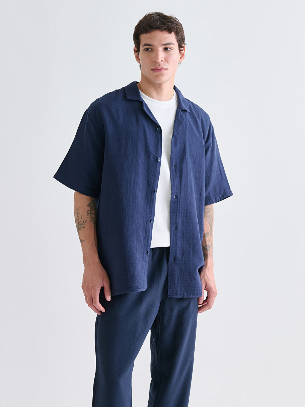 Lacivert Rahat Kalıp Resort Yaka Kısa Kollu Müslin Erkek Gömlek-1
