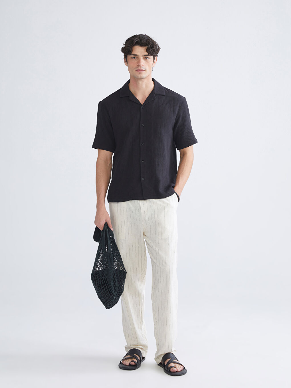 Siyah Rahat Kalıp Resort Yaka Kısa Kollu Müslin Erkek Gömlek-1