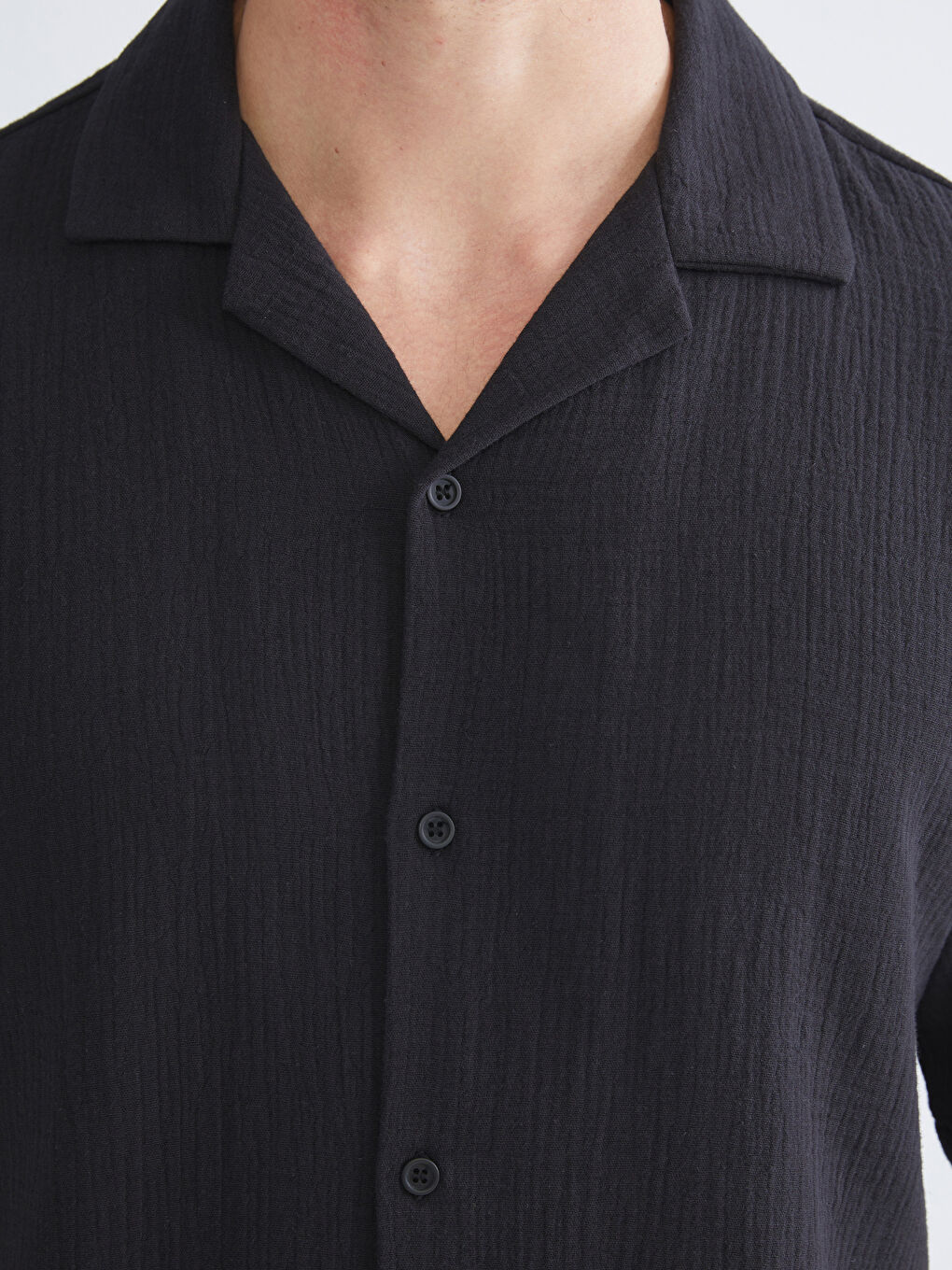 Siyah Rahat Kalıp Resort Yaka Kısa Kollu Müslin Erkek Gömlek-2