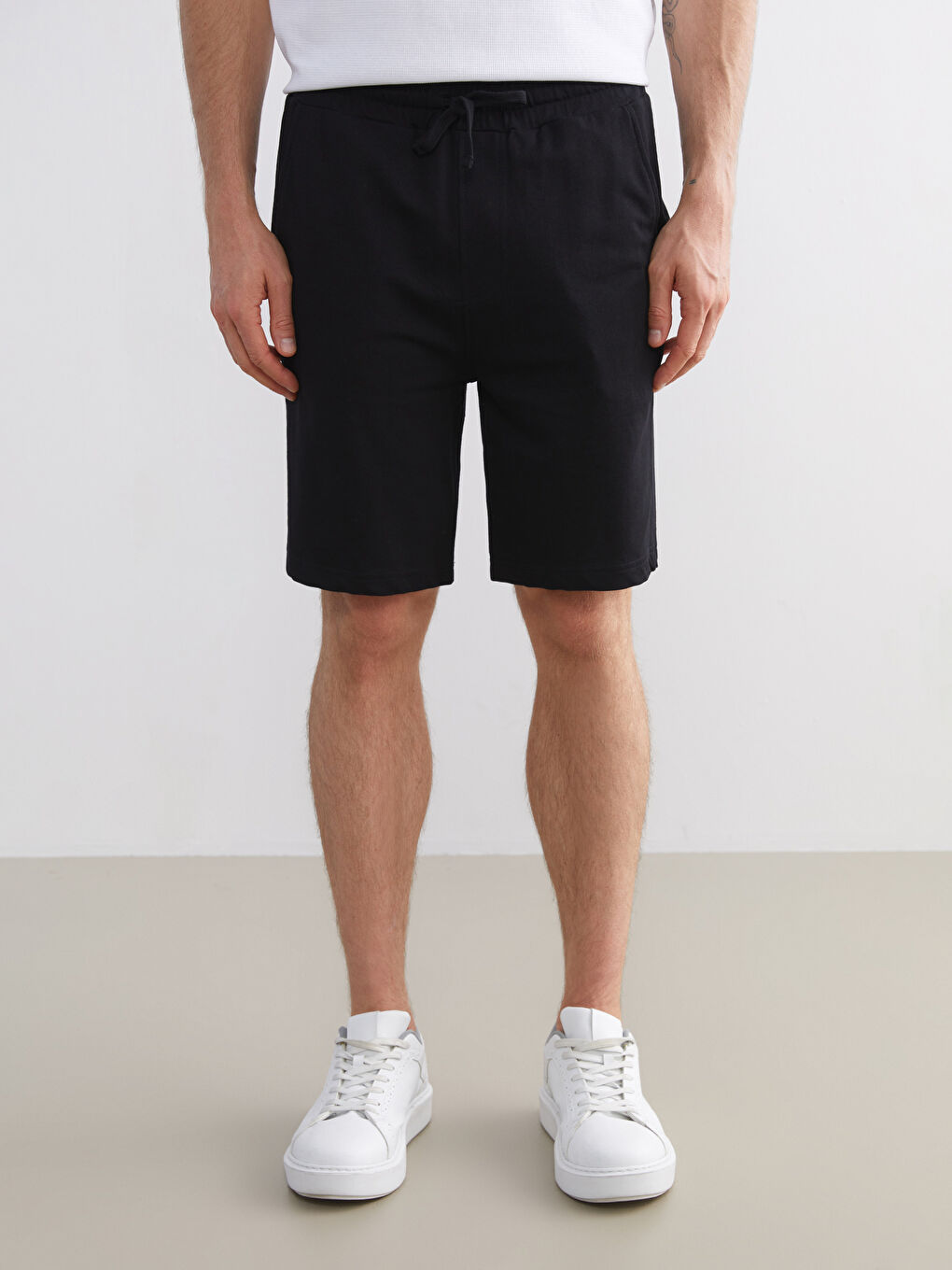 Siyah Standart Kalıp Erkek Şort-1