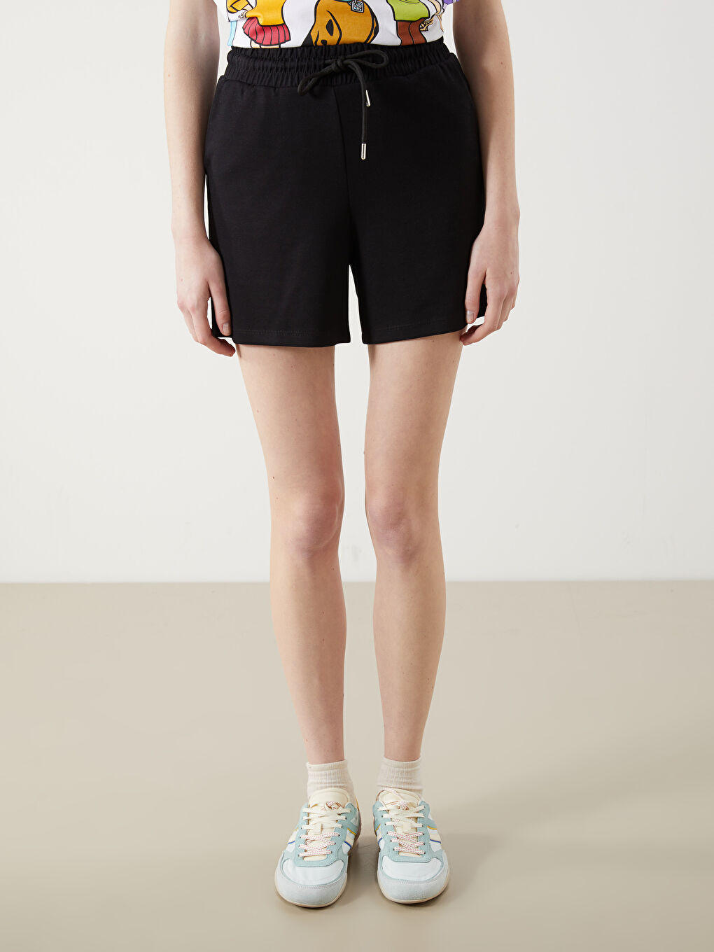 Siyah Beli Lastikli Kadın Şort-3