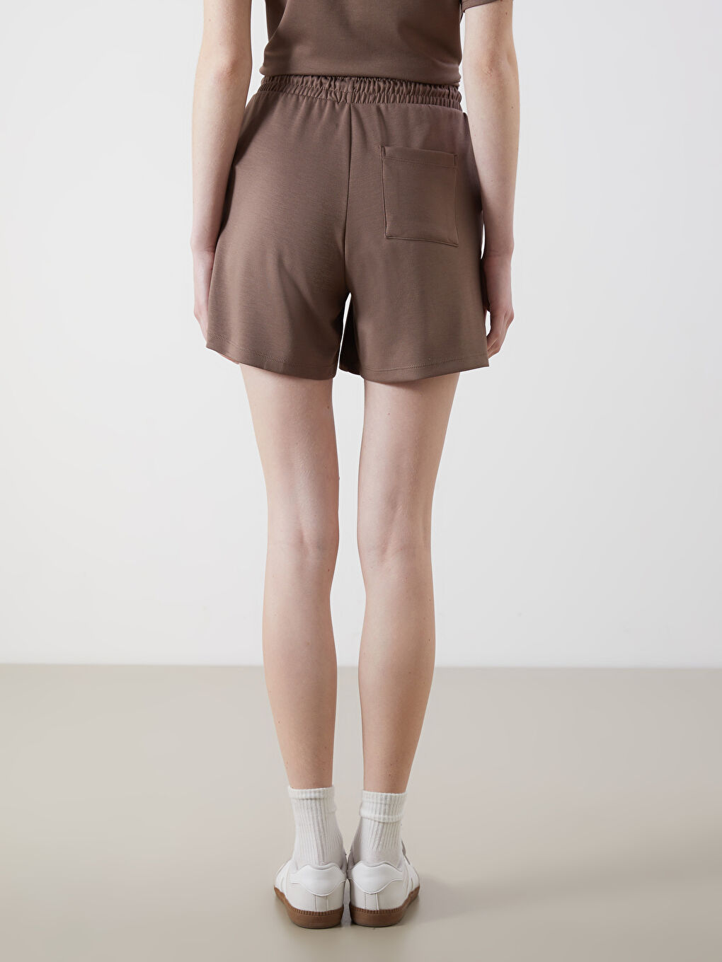 Kahverengi Beli Lastikli Kadın Şort-3