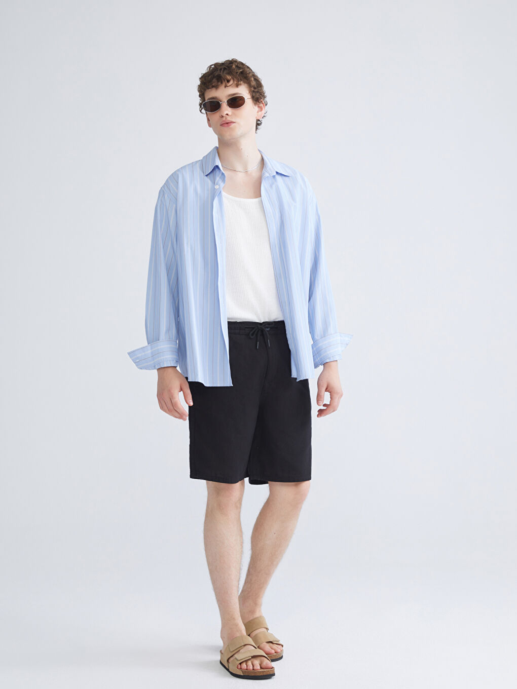 Siyah Rahat Kalıp Erkek Şort