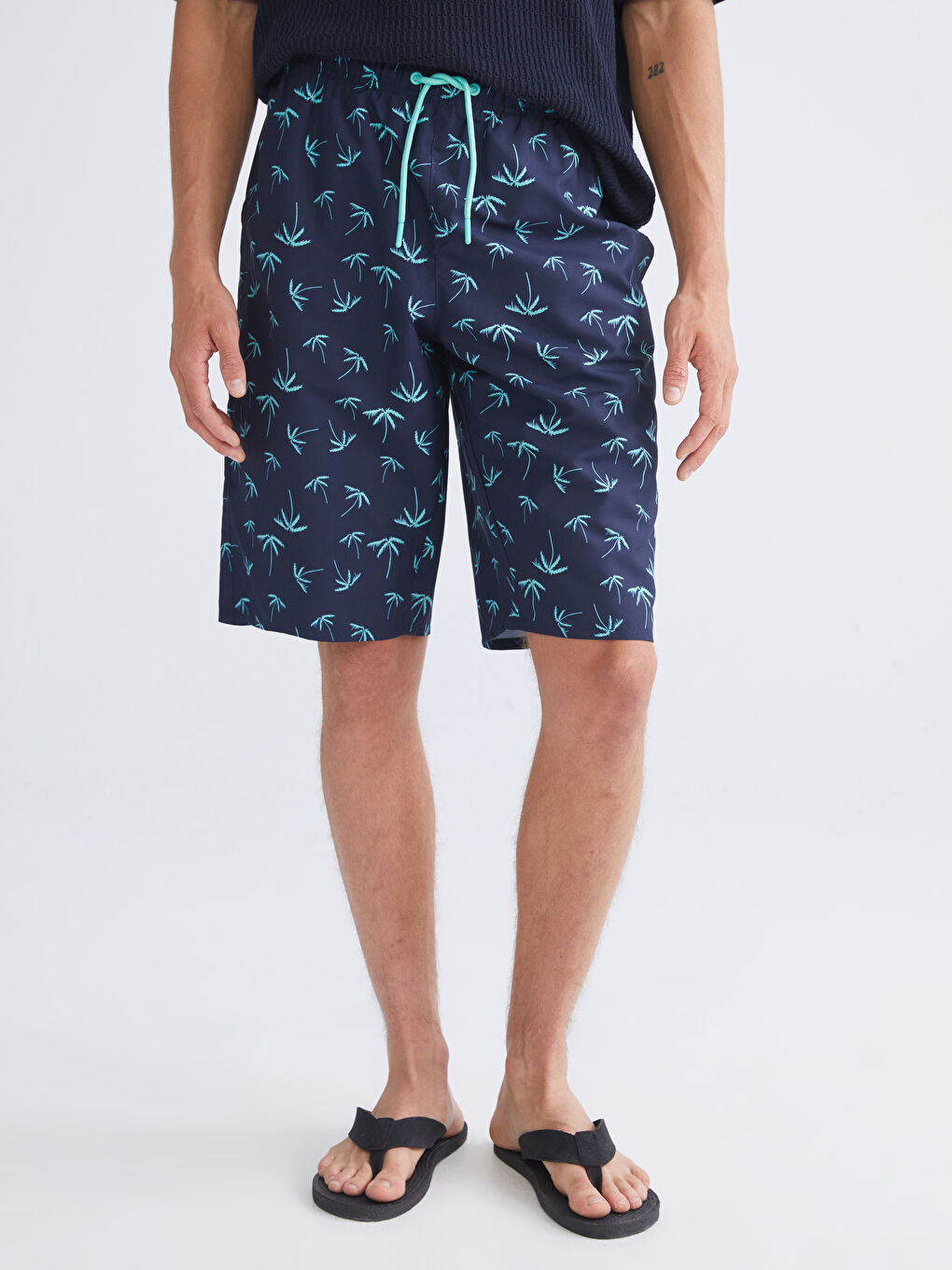 Lacivert Diz Hizası Boy Desenli Erkek Deniz Şortu-1