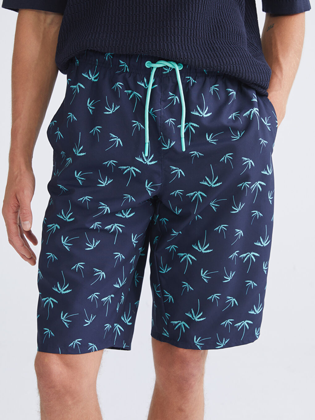 Lacivert Diz Hizası Boy Desenli Erkek Deniz Şortu-2