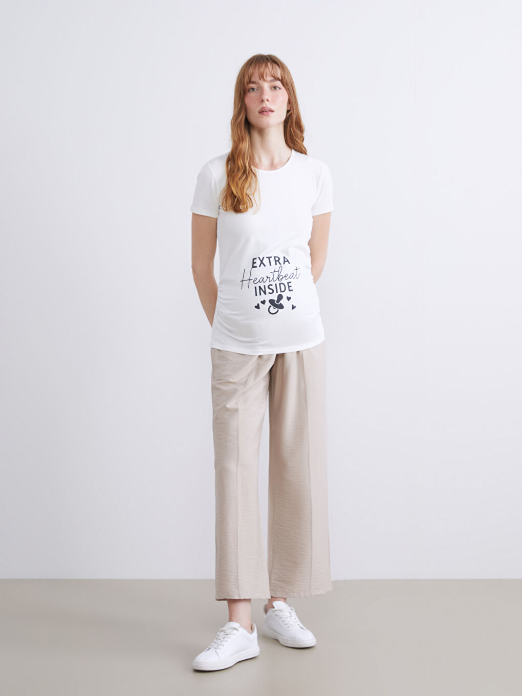 Beyaz Büzgülü Baskılı Hamile Tişört-1