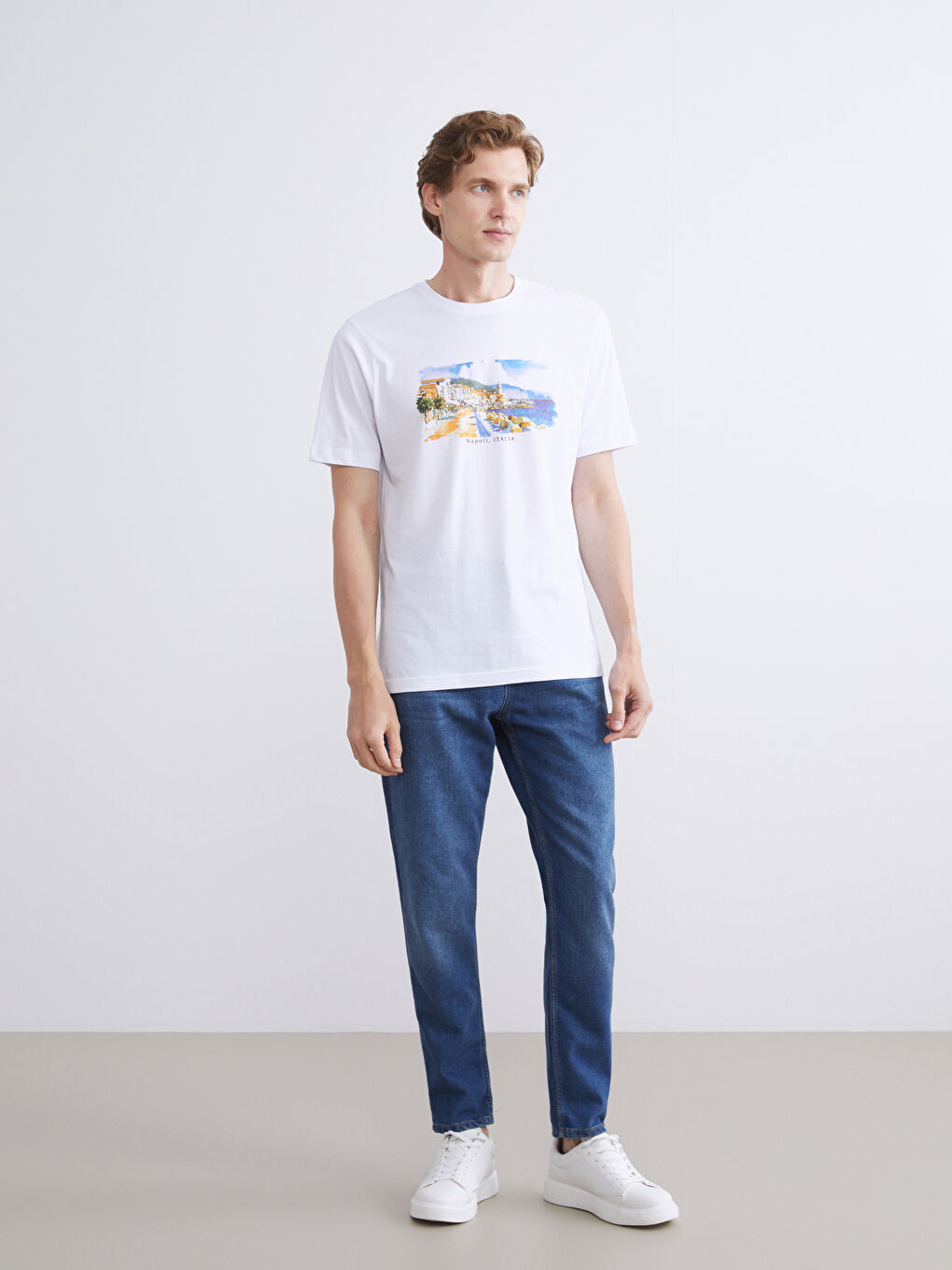 Beyaz Bisiklet Yaka Baskılı Penye Erkek Tişört-1