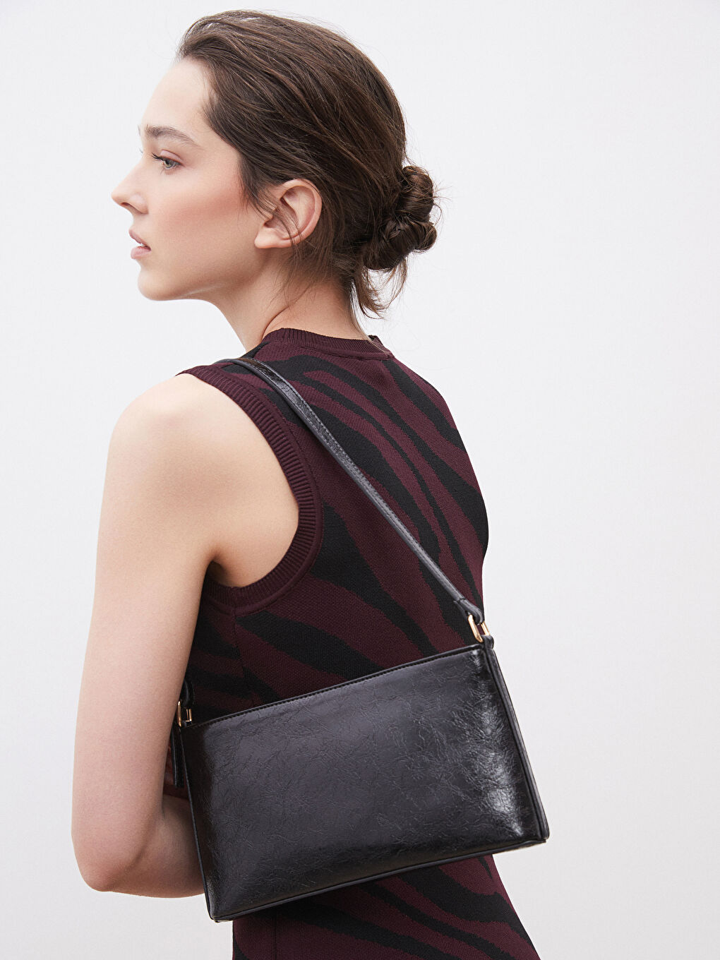 Siyah Deri Görünümlü Kadın Kol Çantası-2