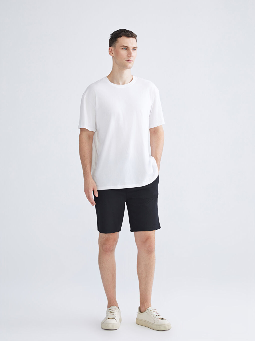 Siyah Standart Kalıp Erkek Şort