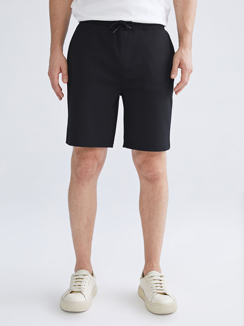 Siyah Standart Kalıp Erkek Şort-1