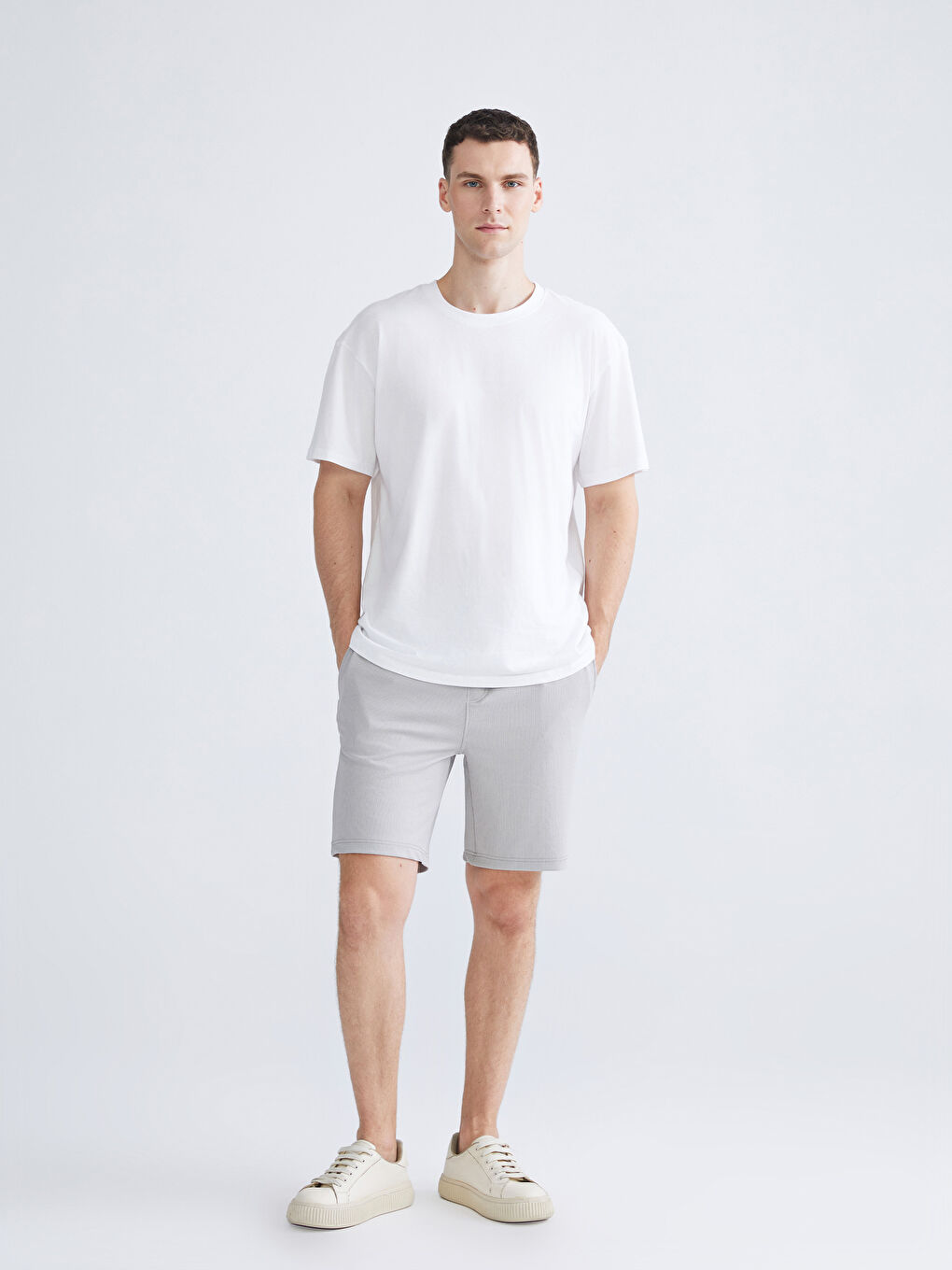 Gri Standart Kalıp Erkek Şort