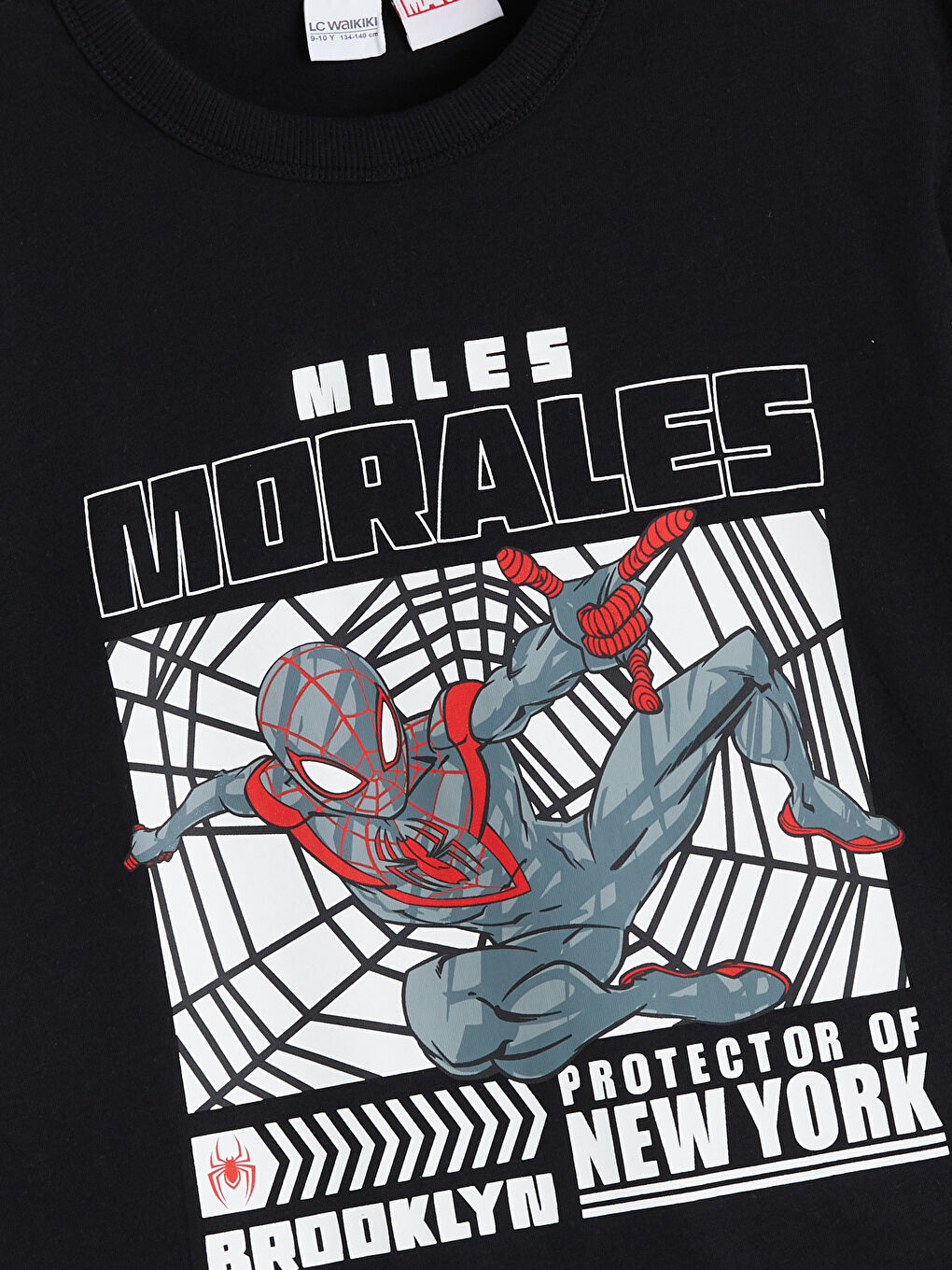 Ұлдарға арналған дөңгелек жағалы өрмекші-адам принтті футболка-1