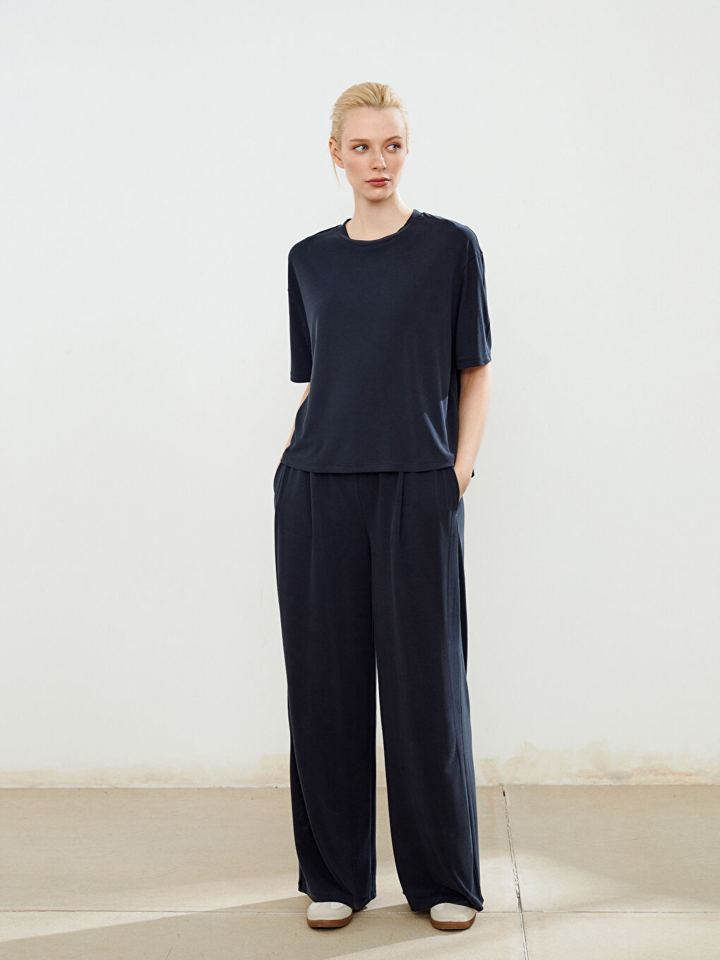 Siyah Beli Lastikli Modal Karışımlı Kadın Eşofman Altı-1