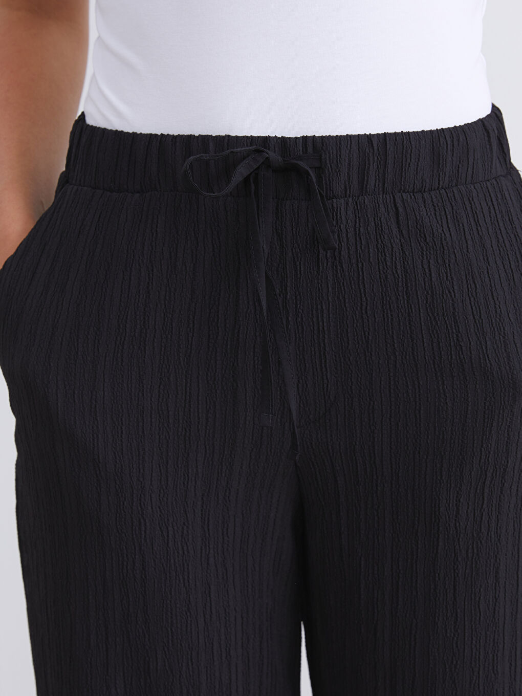 Siyah Beli Lastikli Dokulu Kadın Pantolon-2