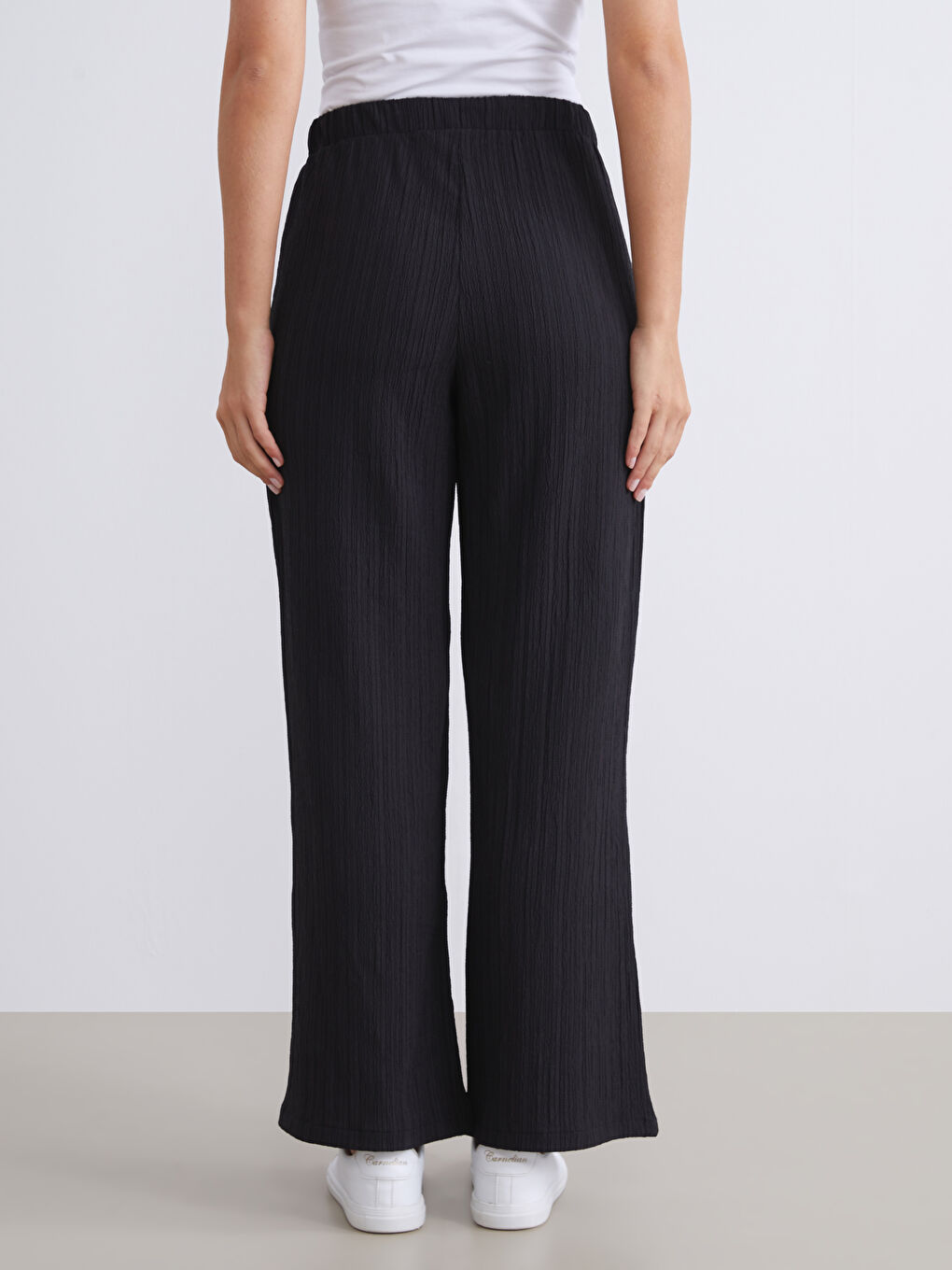 Siyah Beli Lastikli Dokulu Kadın Pantolon-3