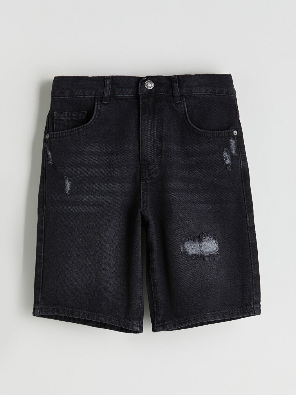 Siyah Yırtık Detaylı Erkek Çocuk Jean Şort