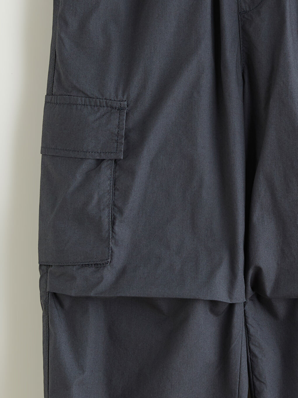 بنطال رياضي انثراسايت / رمادي داكن ولد-1