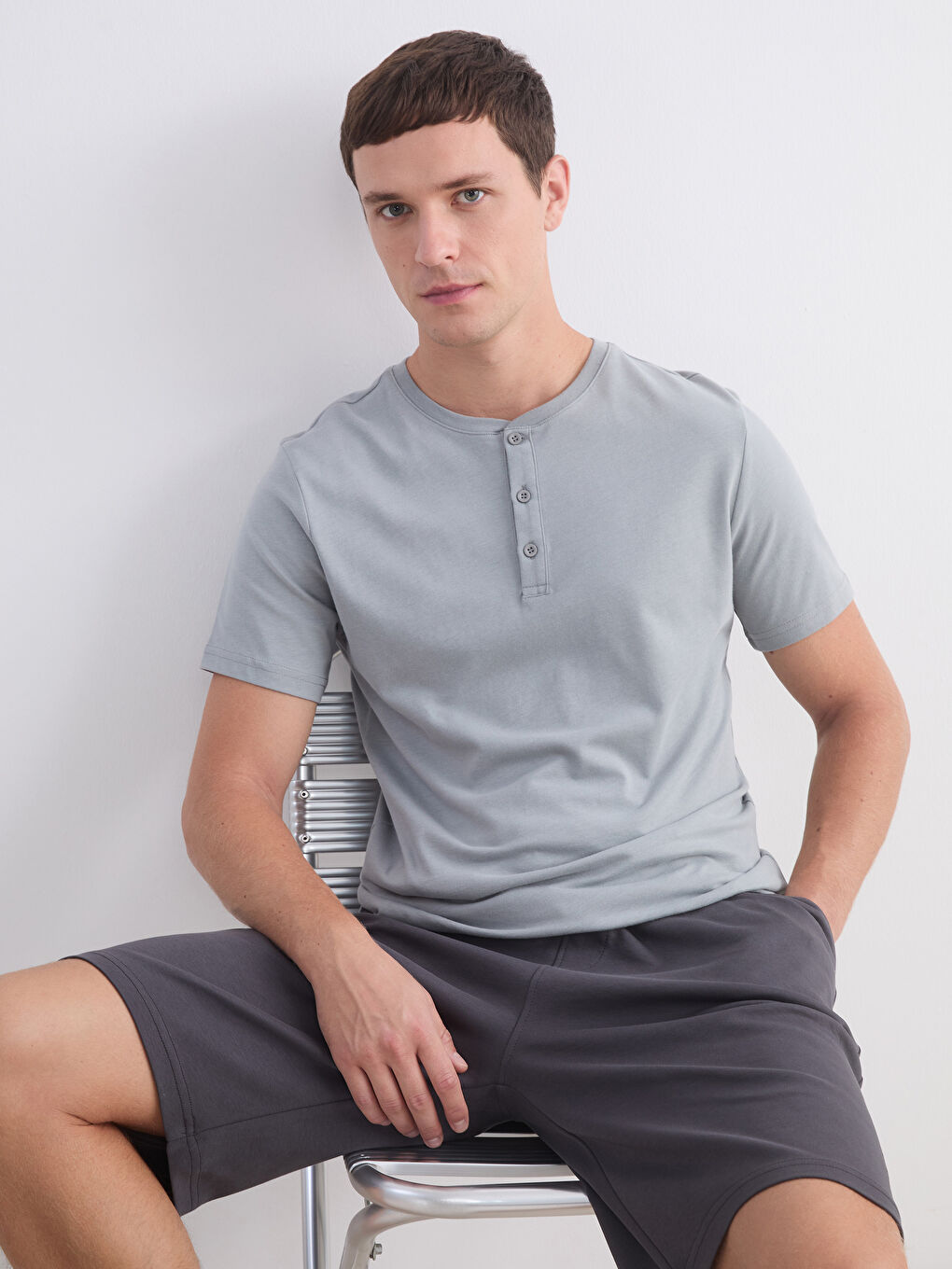 Gri Bisiklet Yaka Kısa Kollu Erkek Pijama Üst