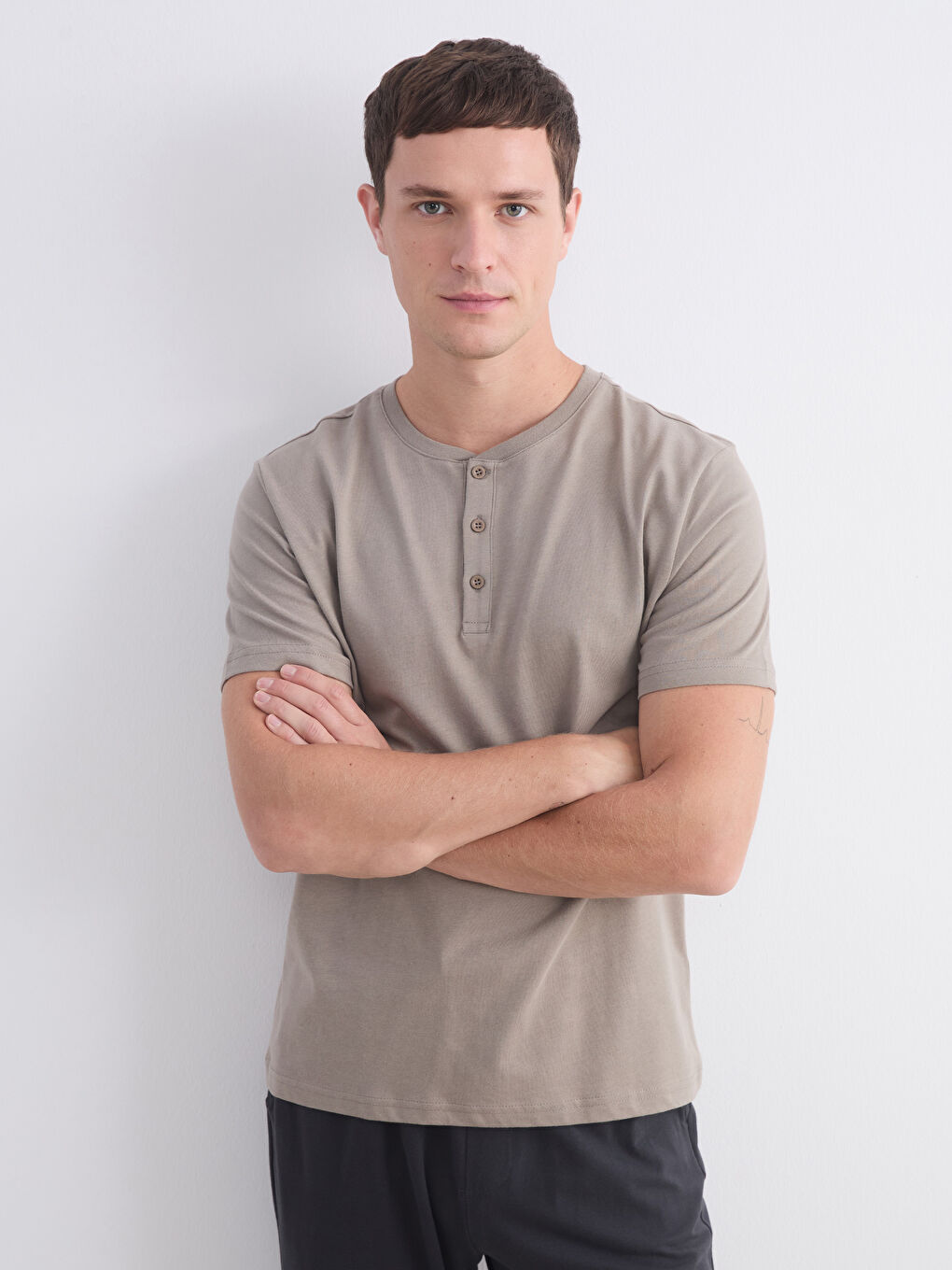 Bej Bisiklet Yaka Kısa Kollu Erkek Pijama Üst