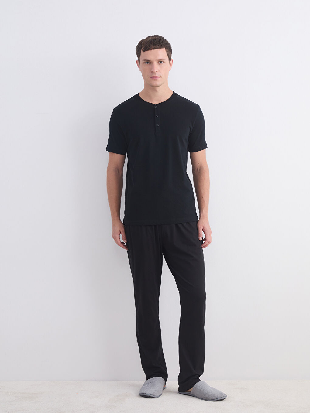 Siyah Bisiklet Yaka Kısa Kollu Erkek Pijama Üst-1