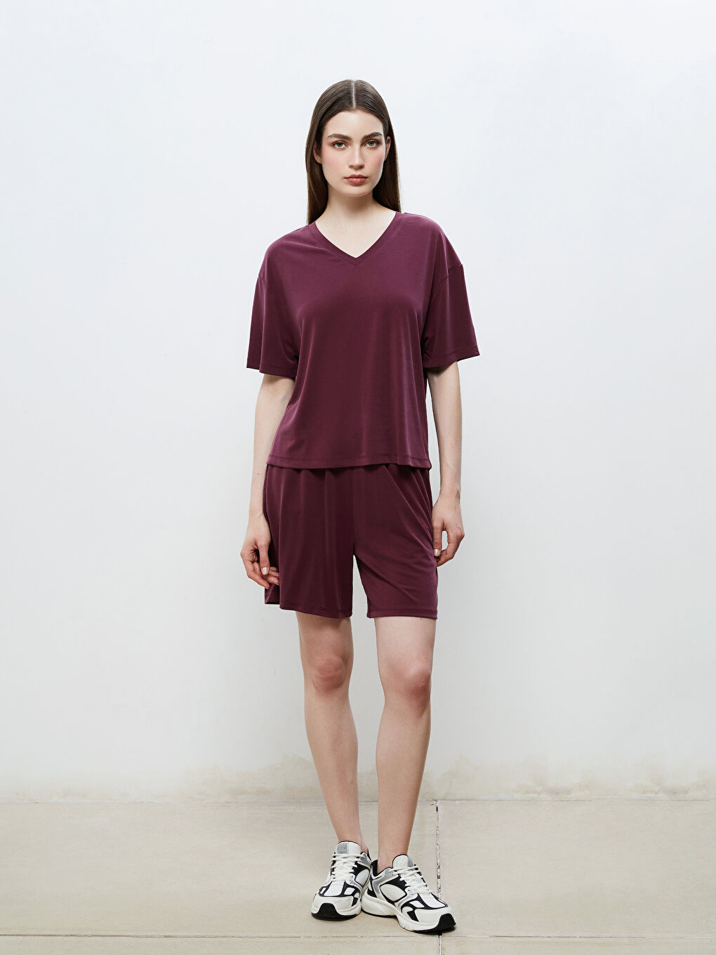 Bordo V Yaka Modal Karışımlı Oversize Kadın Tişört-1