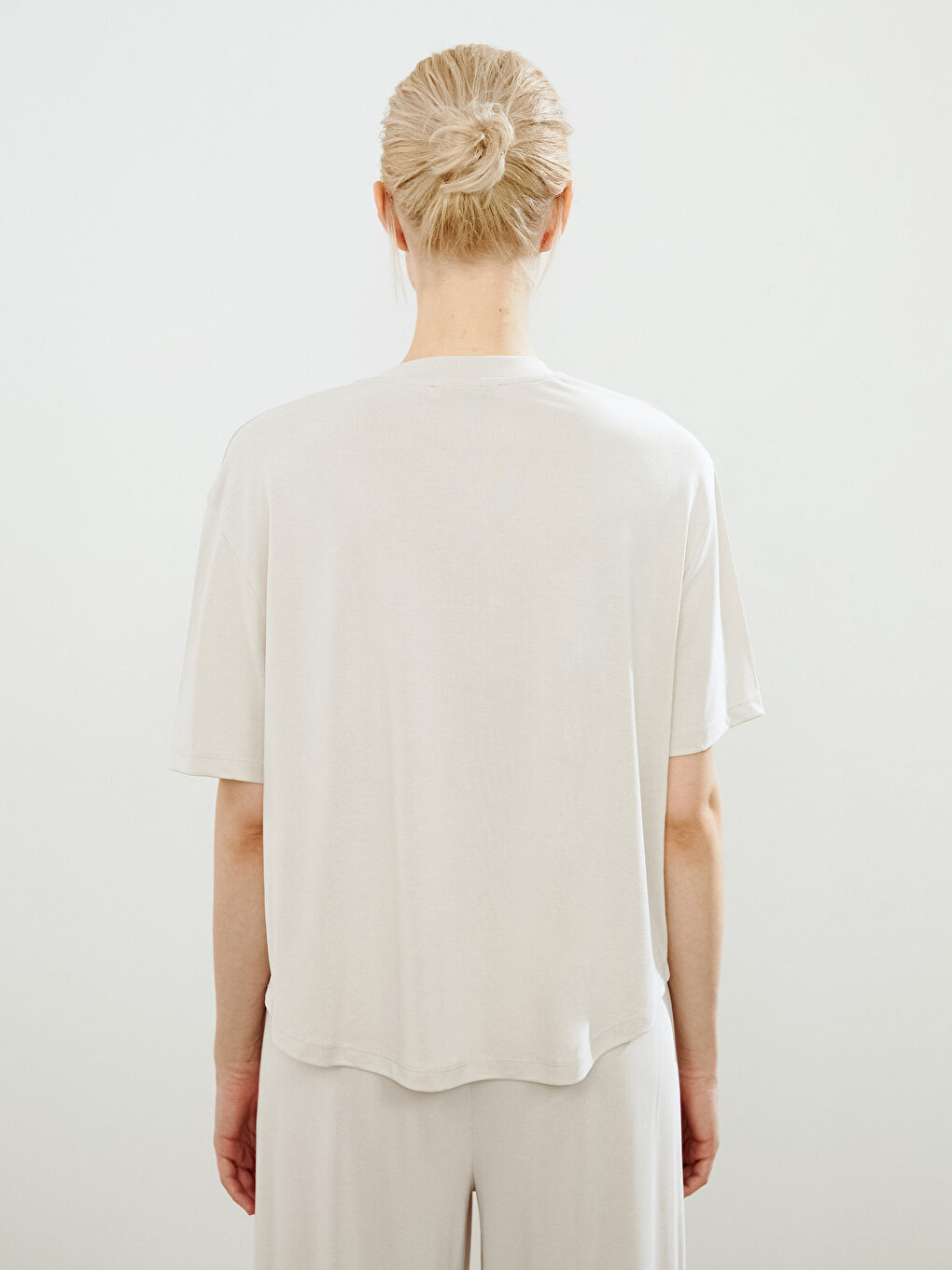 Ekru Modal Karışımlı Oversize Kadın Tişört-3