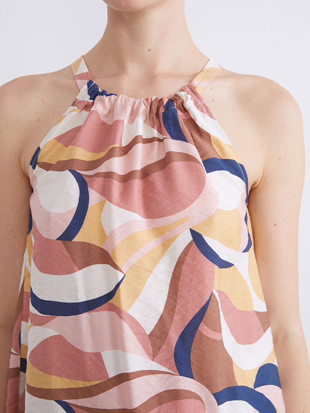 Kahverengi Halter Yaka Desenli Bluz-2