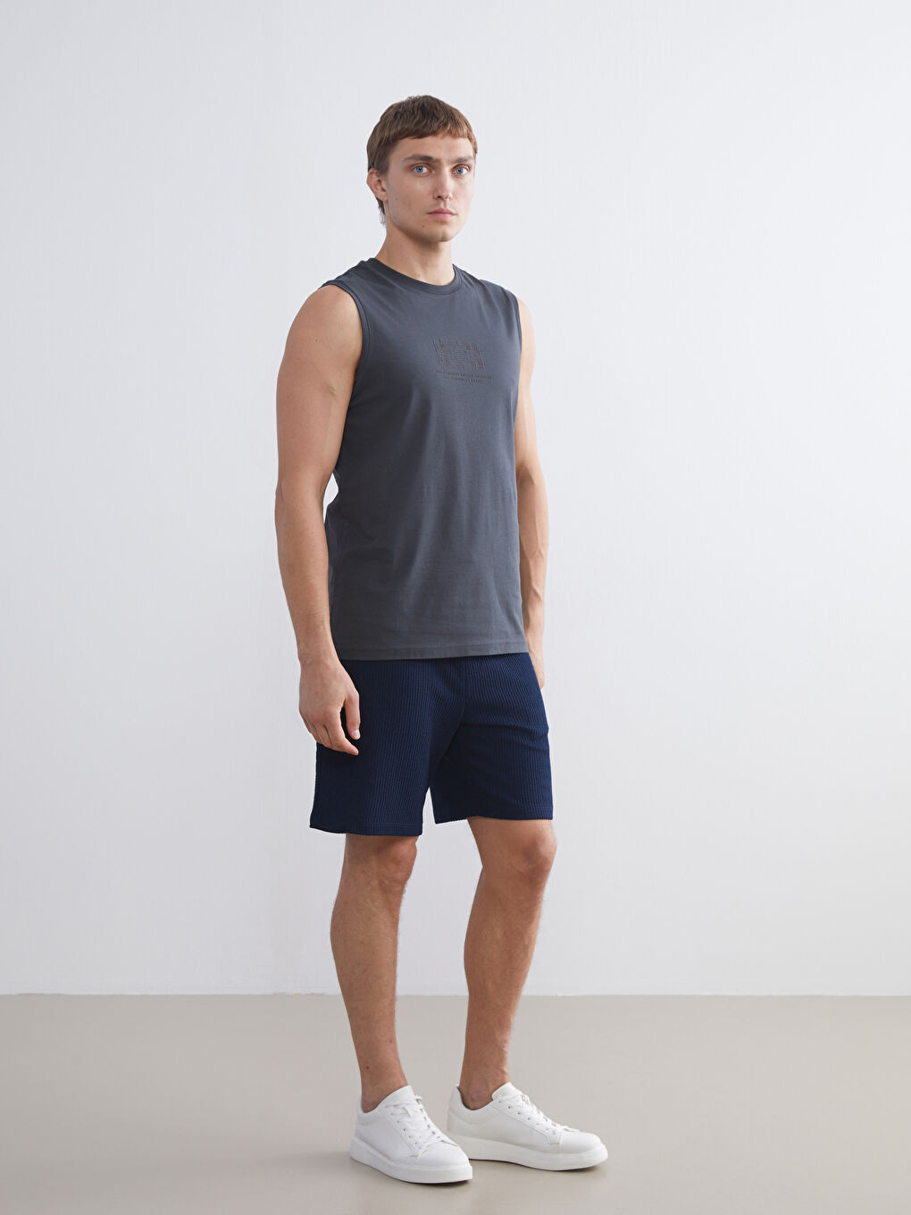 Antrasit Bisiklet Yaka Baskılı Penye Erkek Kolsuz Tişört-1