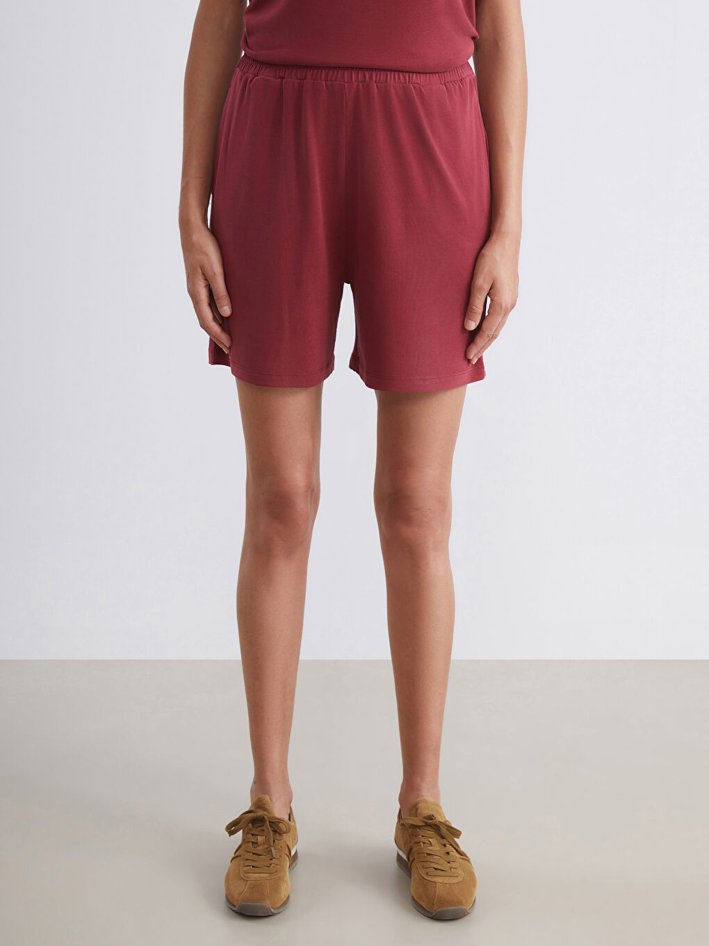 Kırmızı Beli Lastikli Kadın Şort-1