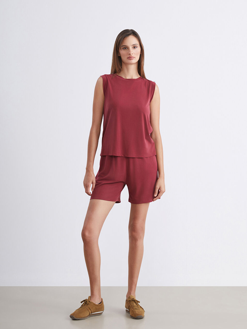 Kırmızı Bisiklet Yaka Kadın Atlet-1