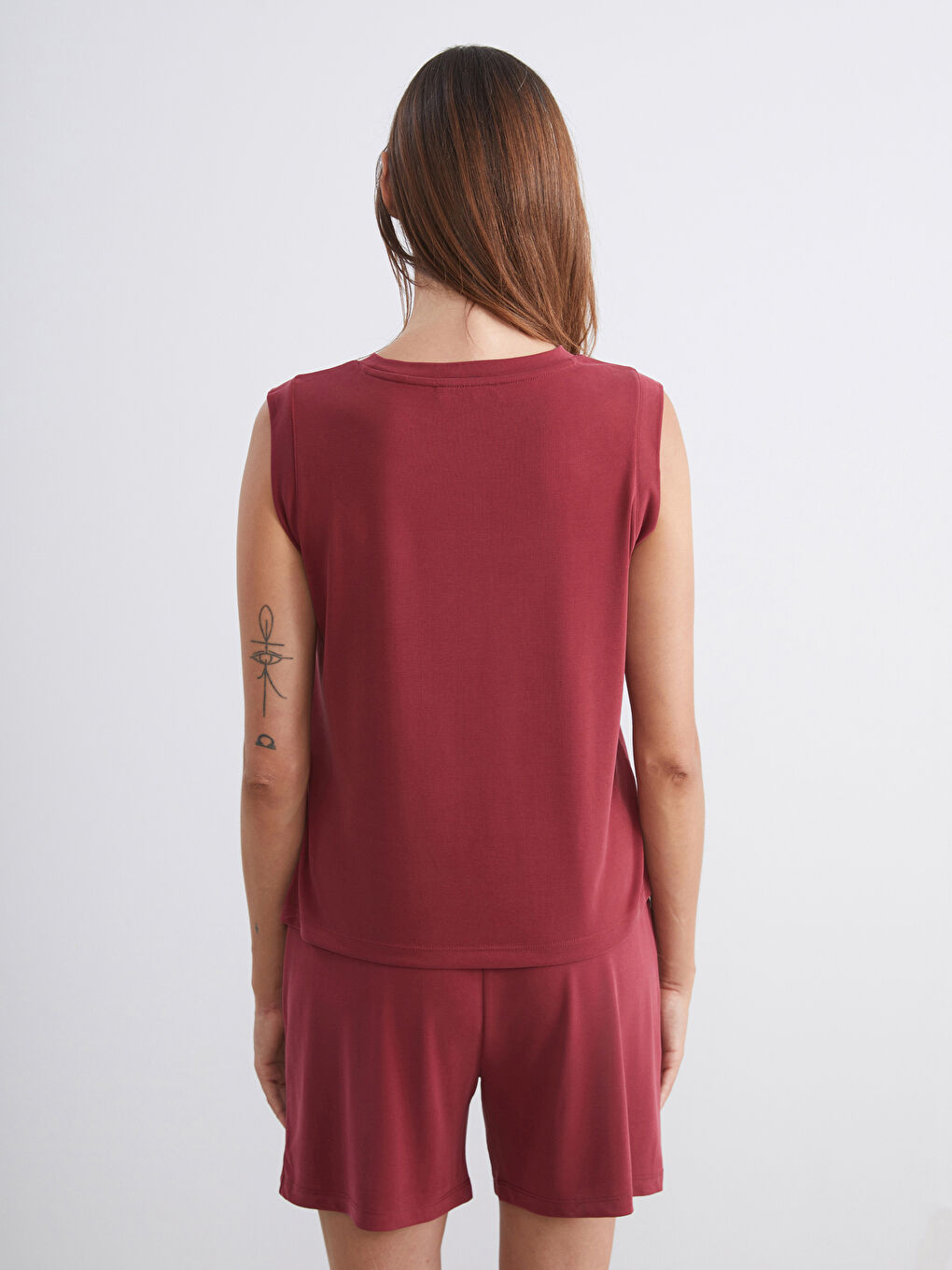 Kırmızı Bisiklet Yaka Kadın Atlet-3