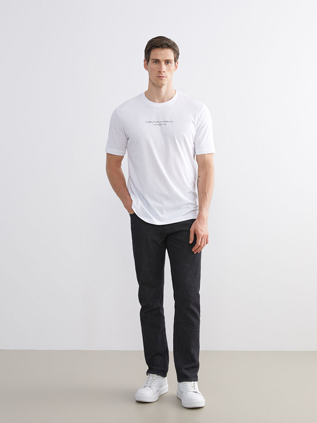 Beyaz Bisiklet Yaka Baskılı Penye Erkek Tişört-1