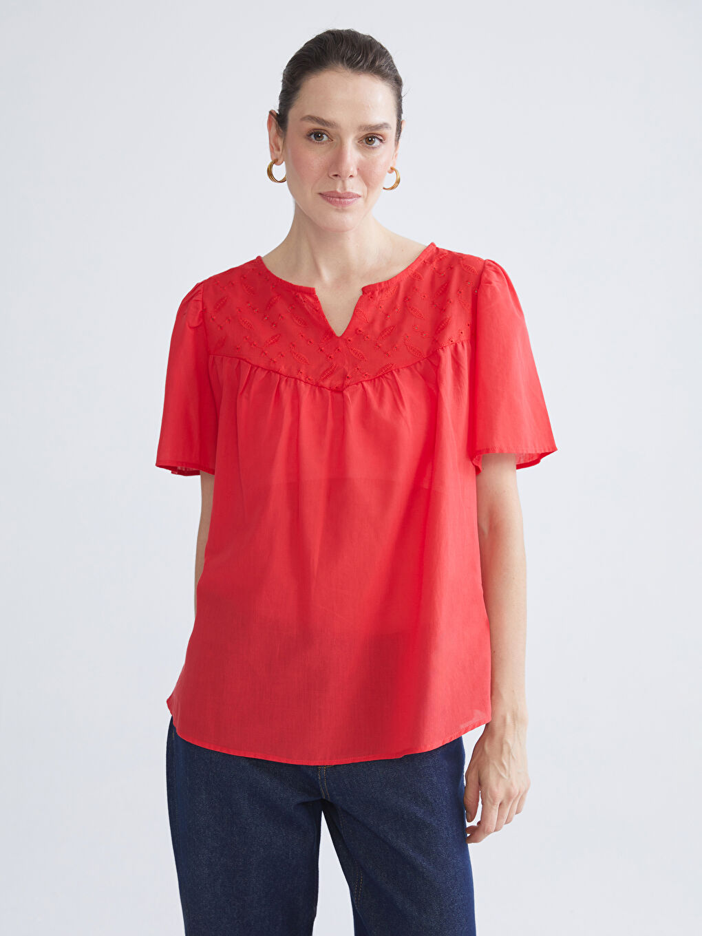 Kırmızı Kaçık Yaka Ajurlu Bluz