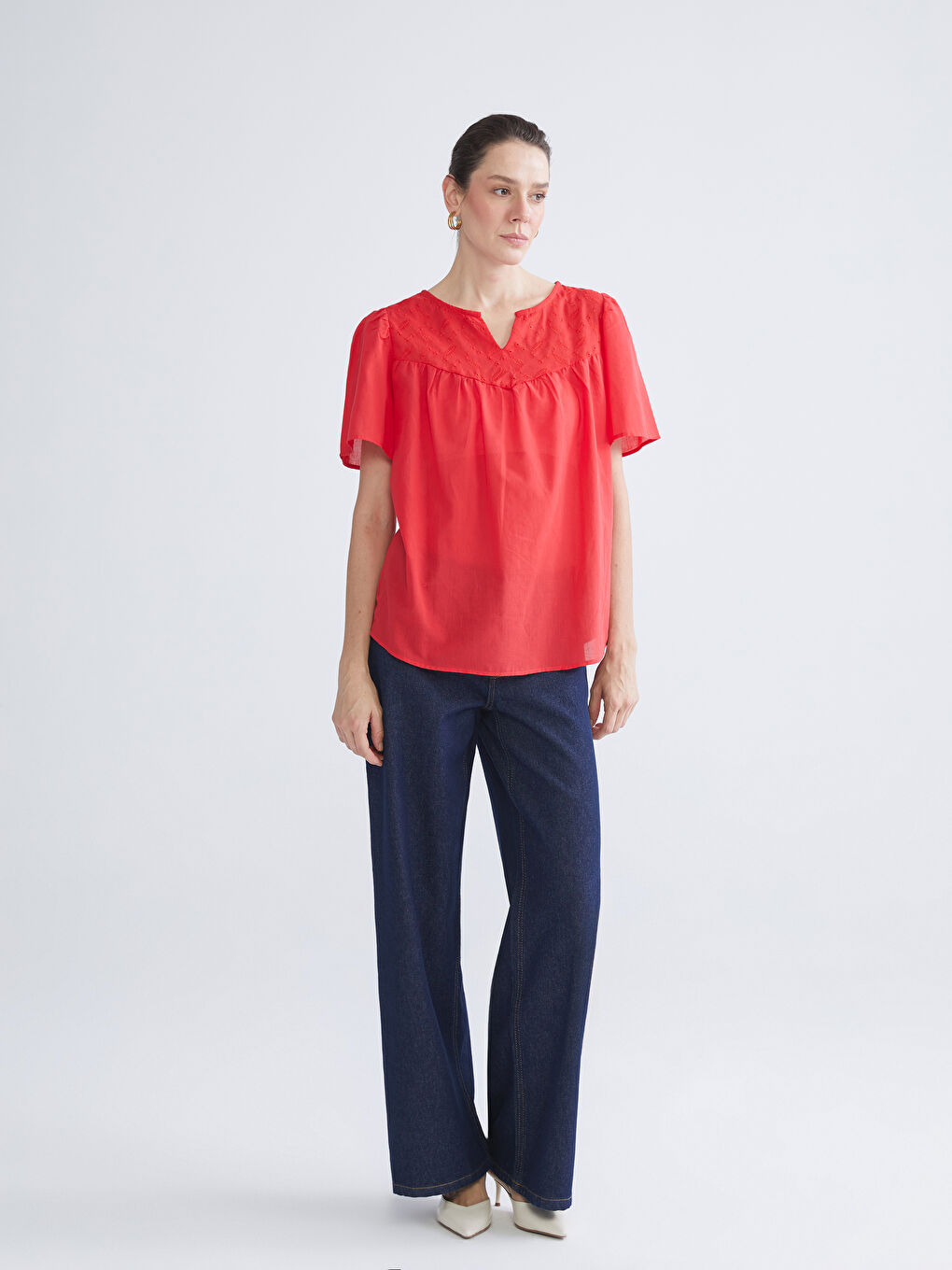 Kırmızı Kaçık Yaka Ajurlu Bluz-1