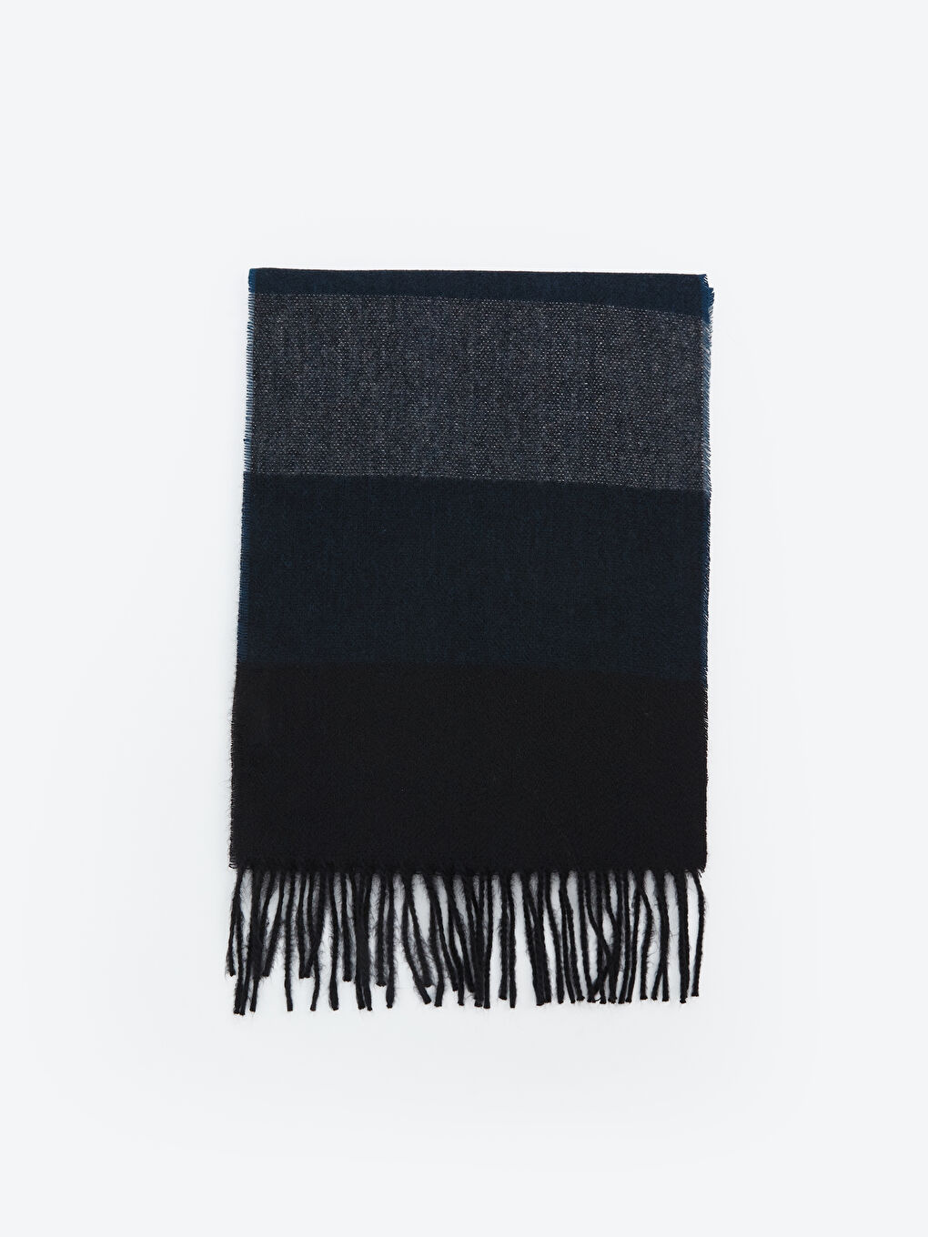 وشاح للرجال بتفاصيل شرابة وانتقال الألوان-1