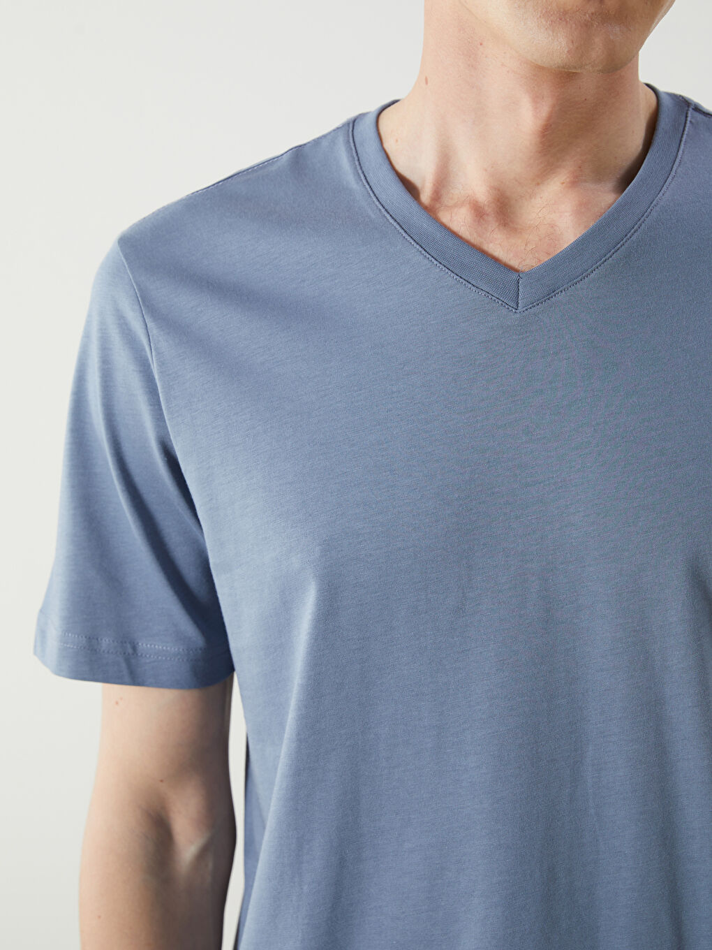 İndigo V Yaka Kısa Kollu Penye Erkek Tişört-4