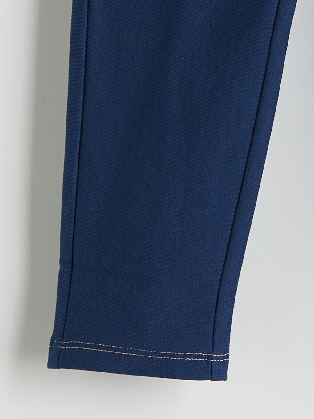 سروال رياضة بمظهر جينز بسيط بخصر مطاطي للبنات الصغار-2